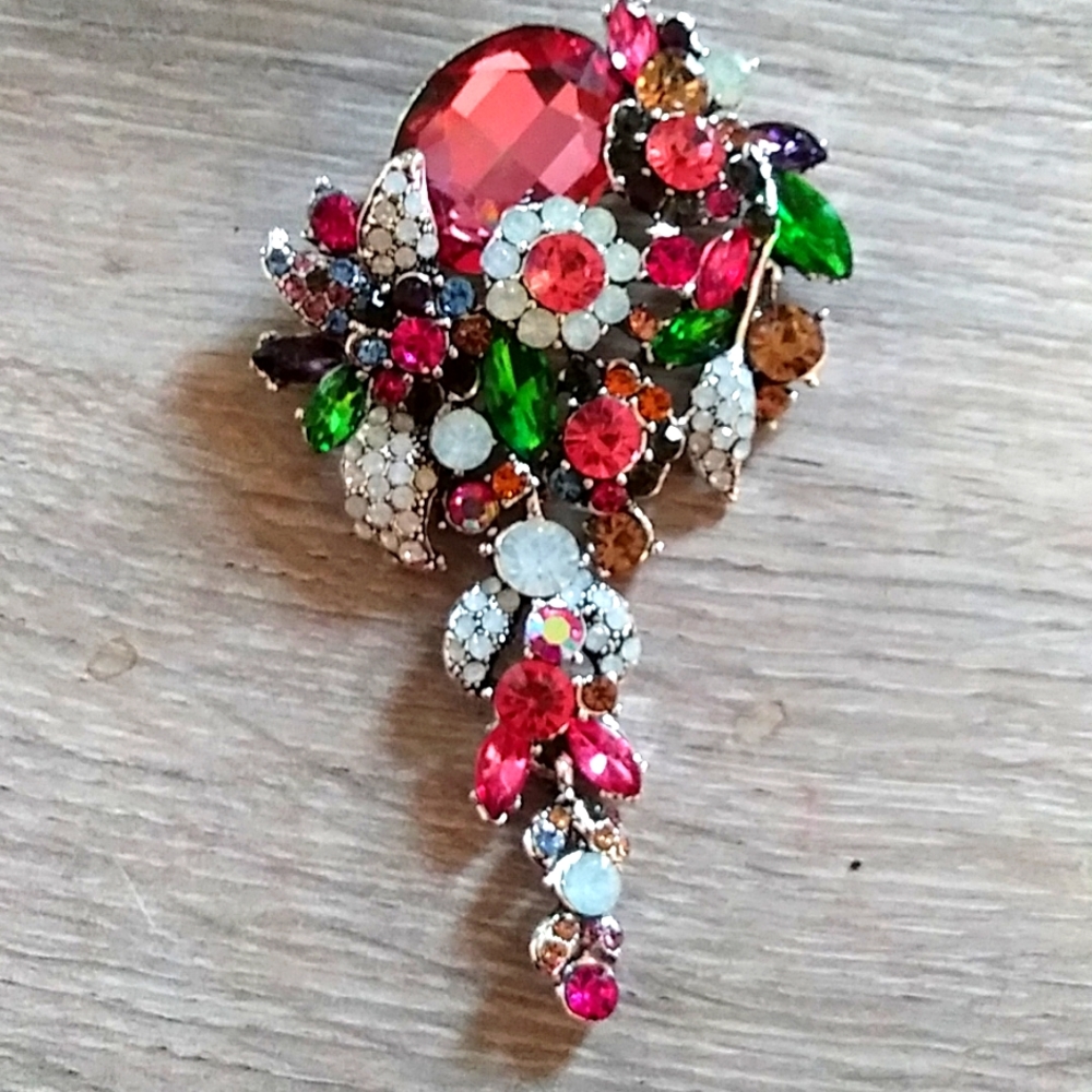 Floral brooch large